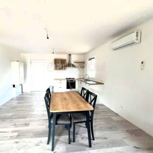 Dobrinj-Kras,  prizemnica 75m2 na parceli površine 1080 m2!