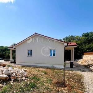 Dobrinj-Kras,  prizemnica 75m2 na parceli površine 1080 m2!