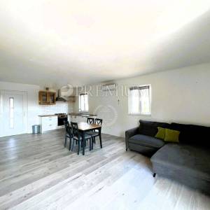 Dobrinj-Kras,  prizemnica 75m2 na parceli površine 1080 m2!