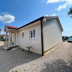 Dobrinj-Kras,  prizemnica 75m2 na parceli površine 1080 m2!