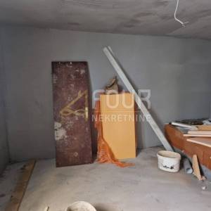 Dramalj, 37.92m2, roh bau prostor