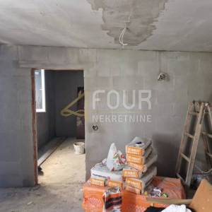 Dramalj, 37.92m2, roh bau prostor