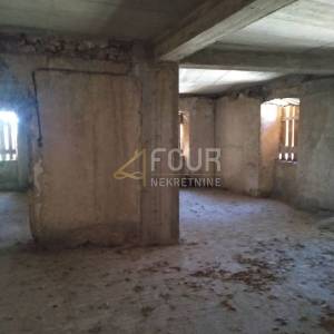 Drniš - centar, kamena starina od 440m2