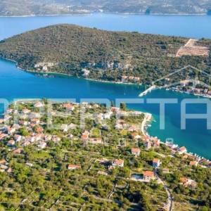 Drvenik Veliki – građevinsko zemljište 470 m², 200m od mora