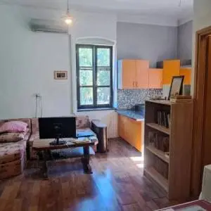 DUGA RESA: CENTAR 1-S, 30 m2, 1 kat, novouređen, klima, namješten (prodaja)