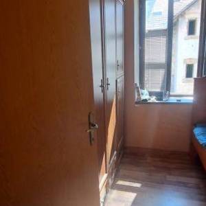 DUGA RESA: CENTAR 1-S, 30 m2, 1 kat, novouređen, klima, namješten (prodaja)