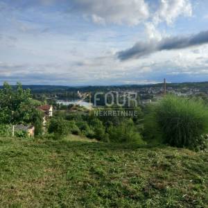 Duga Resa, građevinsko zemljište s pogledom na Mrežnicu