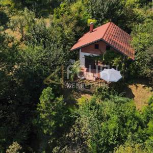 Duga Resa - Zvečaj, prekrasno imanje na obali Mrežnice