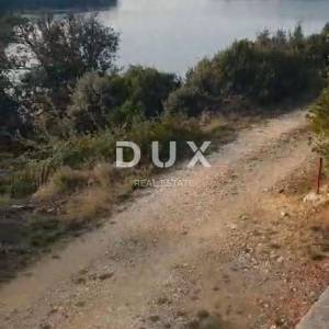 DUGI OTOK, SAVAR - Građevinsko zemljište 20 m od mora