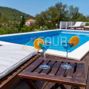 Dugi otok, Žman, moderan kompleks - 2 ville i građevinsko zemljište s projektom