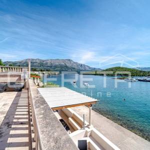 Dvije jedinice prvi red do mora, terasa i vrt, Korčula