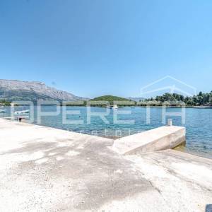 Dvije jedinice prvi red do mora, terasa i vrt, Korčula