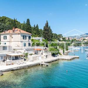 Dvije jedinice prvi red do mora, terasa i vrt, Korčula