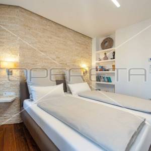 Dvoetažni stan s krovnom terasom, 180 m2, Centar, Zadar