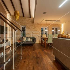 Dvoetažni stan s krovnom terasom, 180 m2, Centar, Zadar