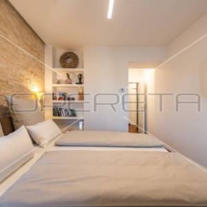 Dvoetažni stan s krovnom terasom, 180 m2, Centar, Zadar