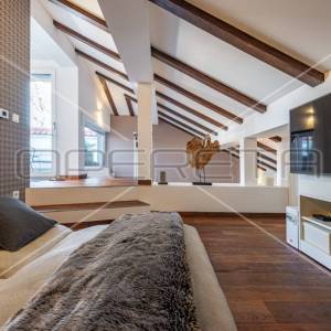 Dvoetažni stan s krovnom terasom, 180 m2, Centar, Zadar