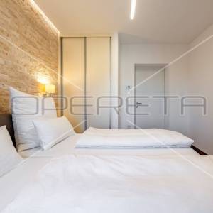 Dvoetažni stan s krovnom terasom, 180 m2, Centar, Zadar