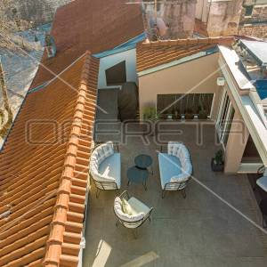 Dvoetažni stan s krovnom terasom, 180 m2, Centar, Zadar