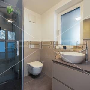 Dvoetažni stan s krovnom terasom, 180 m2, Centar, Zadar