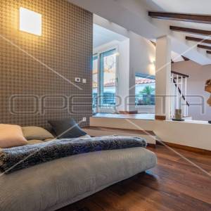 Dvoetažni stan s krovnom terasom, 180 m2, Centar, Zadar