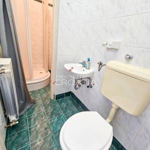 DVORIŠNI POSLOVNI PROSTOR, CENTAR