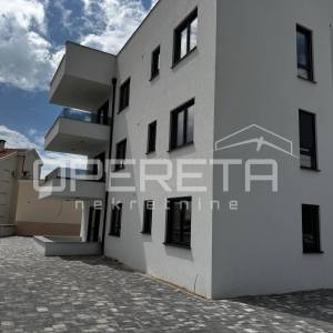 Dvosoban stan s vrtom i 3 parkirna mjesta, 200 m od mora, Petrčane, Zadar
