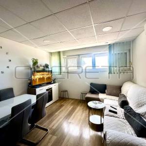 Dvosobni renovirani stan s pogledom na more u Šibeniku, Križ, 50 m2
