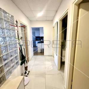 Dvosobni renovirani stan s pogledom na more u Šibeniku, Križ, 50 m2

