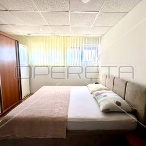 Dvosobni renovirani stan s pogledom na more u Šibeniku, Križ, 50 m2
