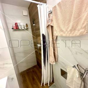 Dvosobni renovirani stan s pogledom na more u Šibeniku, Križ, 50 m2
