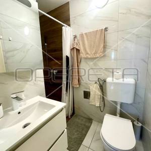 Dvosobni renovirani stan s pogledom na more u Šibeniku, Križ, 50 m2
