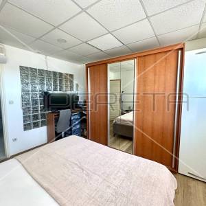 Dvosobni renovirani stan s pogledom na more u Šibeniku, Križ, 50 m2

