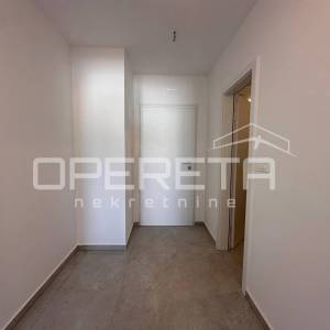Dvosobni stan u Tribunju s vrtom i terasom, 95,55 m2