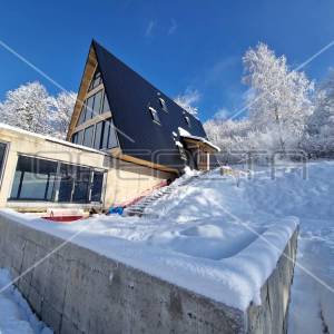 Ekskluzivna planinska vila s bazenom i nesmetanim pogledom (Delnice)