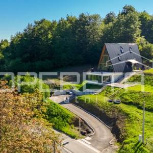 Ekskluzivna planinska vila s bazenom i nesmetanim pogledom (Delnice)