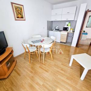 EKSKLUZIVNO: 9 APARTMANA 10 m OD MORA (1. RED) 