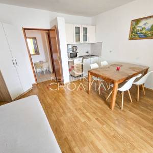 EKSKLUZIVNO: 9 APARTMANA 10 m OD MORA (1. RED) 