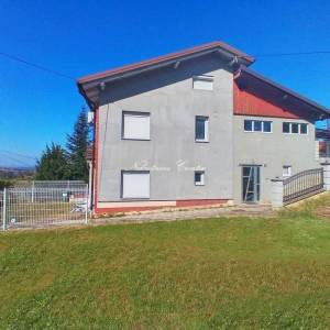  EKSKLUZIVNO, BANJŠČINA, SPREMNA ZA USELJENJE 