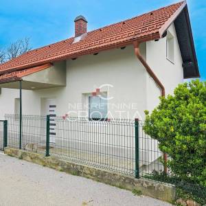 EKSKLUZIVNO: dvije kuće uz granicu sa Slovenijom