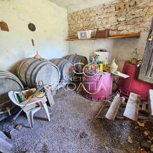 EKSKLUZIVNO: PRILIKA, PRIZEMNICA SA 160 m2 TLOCRTNO!