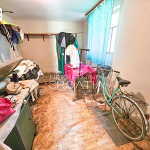 EKSKLUZIVNO: PRILIKA, PRIZEMNICA SA 160 m2 TLOCRTNO!