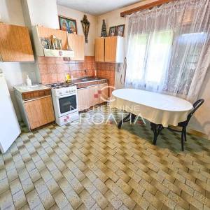 EKSKLUZIVNO: PRILIKA, PRIZEMNICA SA 160 m2 TLOCRTNO!