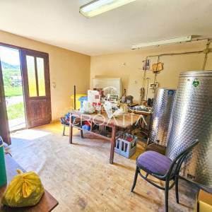 EKSKLUZIVNO: PRILIKA, PRIZEMNICA SA 160 m2 TLOCRTNO!