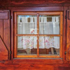EKSKLUZIVNO, ZEMLJIŠTE I DRVENA KUĆICA