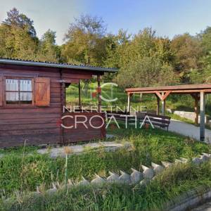 EKSKLUZIVNO, ZEMLJIŠTE I DRVENA KUĆICA