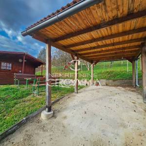 EKSKLUZIVNO, ZEMLJIŠTE I DRVENA KUĆICA