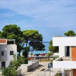 Fažana! Dvojna kuća s garažom u neposrednoj blizini mora i plaža!