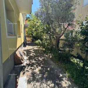 Fažana – Kuća s 3 stambene jedinice, 200 m od mora