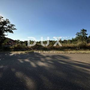 GALOVAC - Građevinsko zemljište 800 m² - Očišćeno - Asfaltiran prilaz!